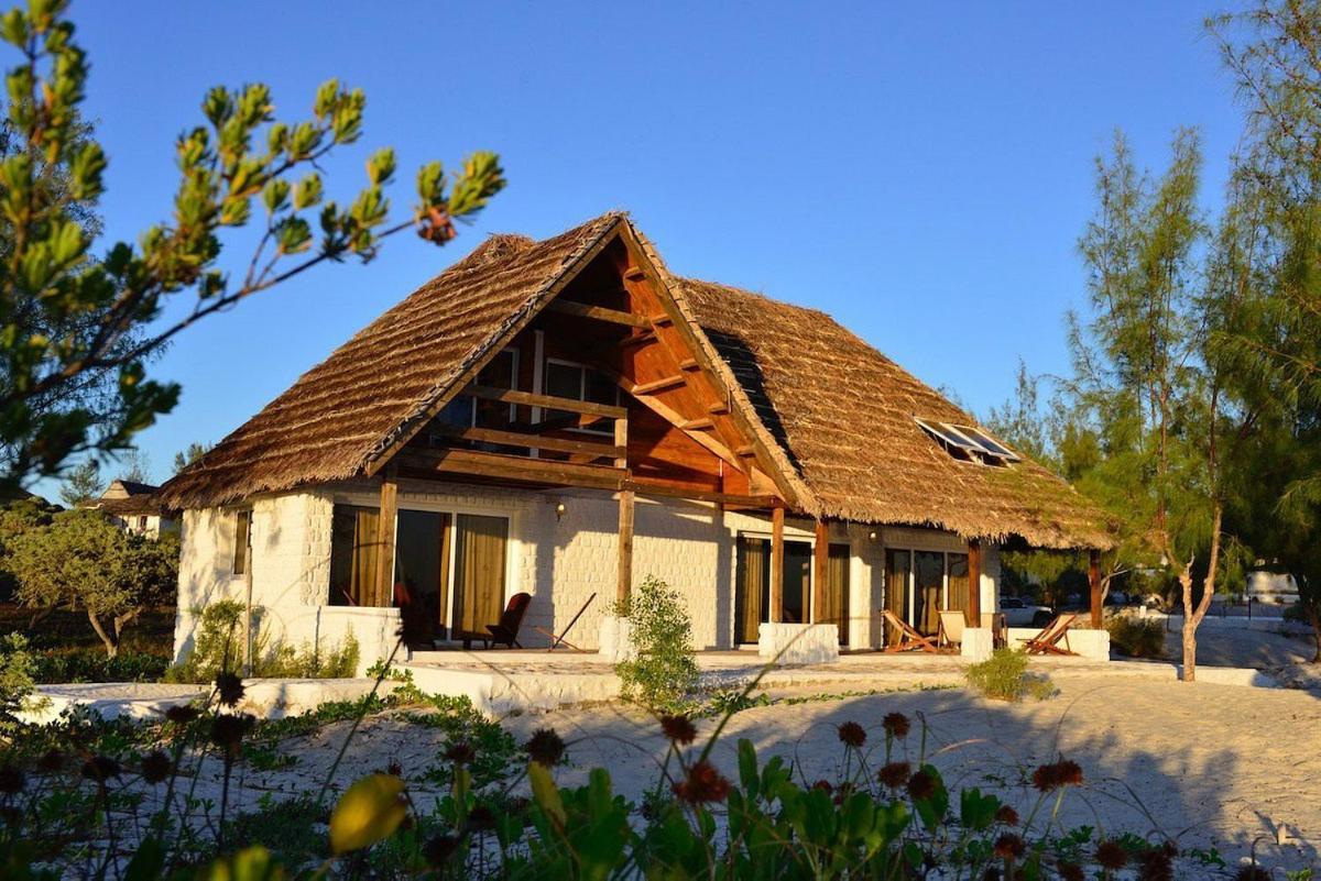 Salary Bay Hotel Tsifota Exterior photo